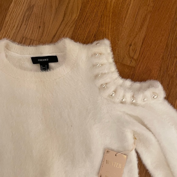 Forever 21 Sweater - Picture 3 of 4